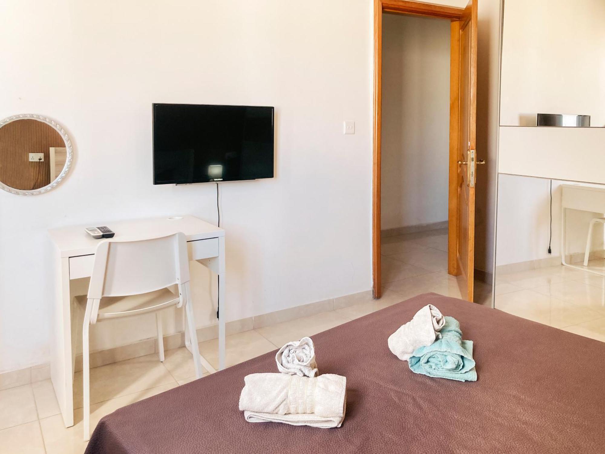 Xl Central Home - Sleeps 10 People Pieta Екстер'єр фото