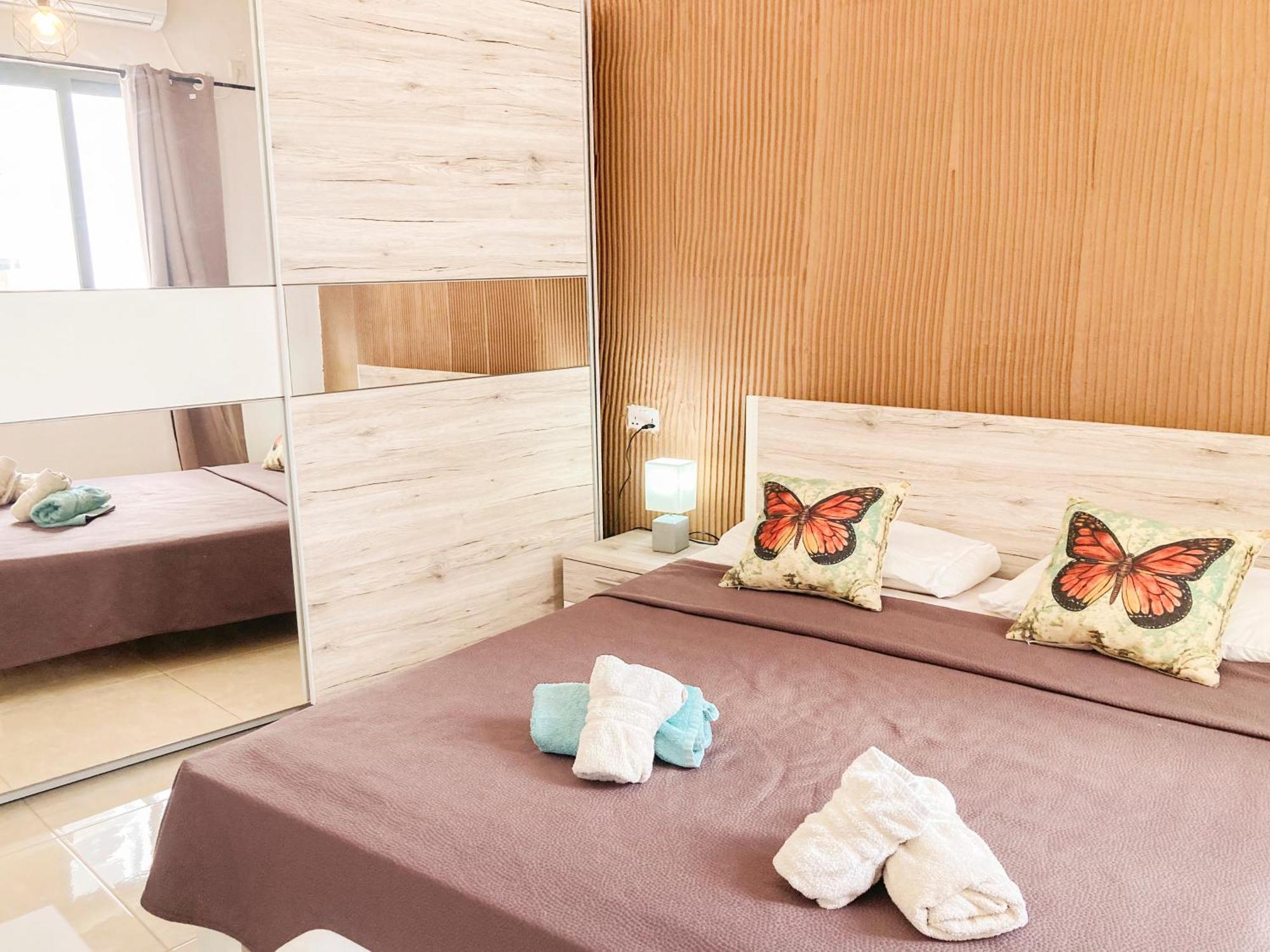 Xl Central Home - Sleeps 10 People Pieta Екстер'єр фото