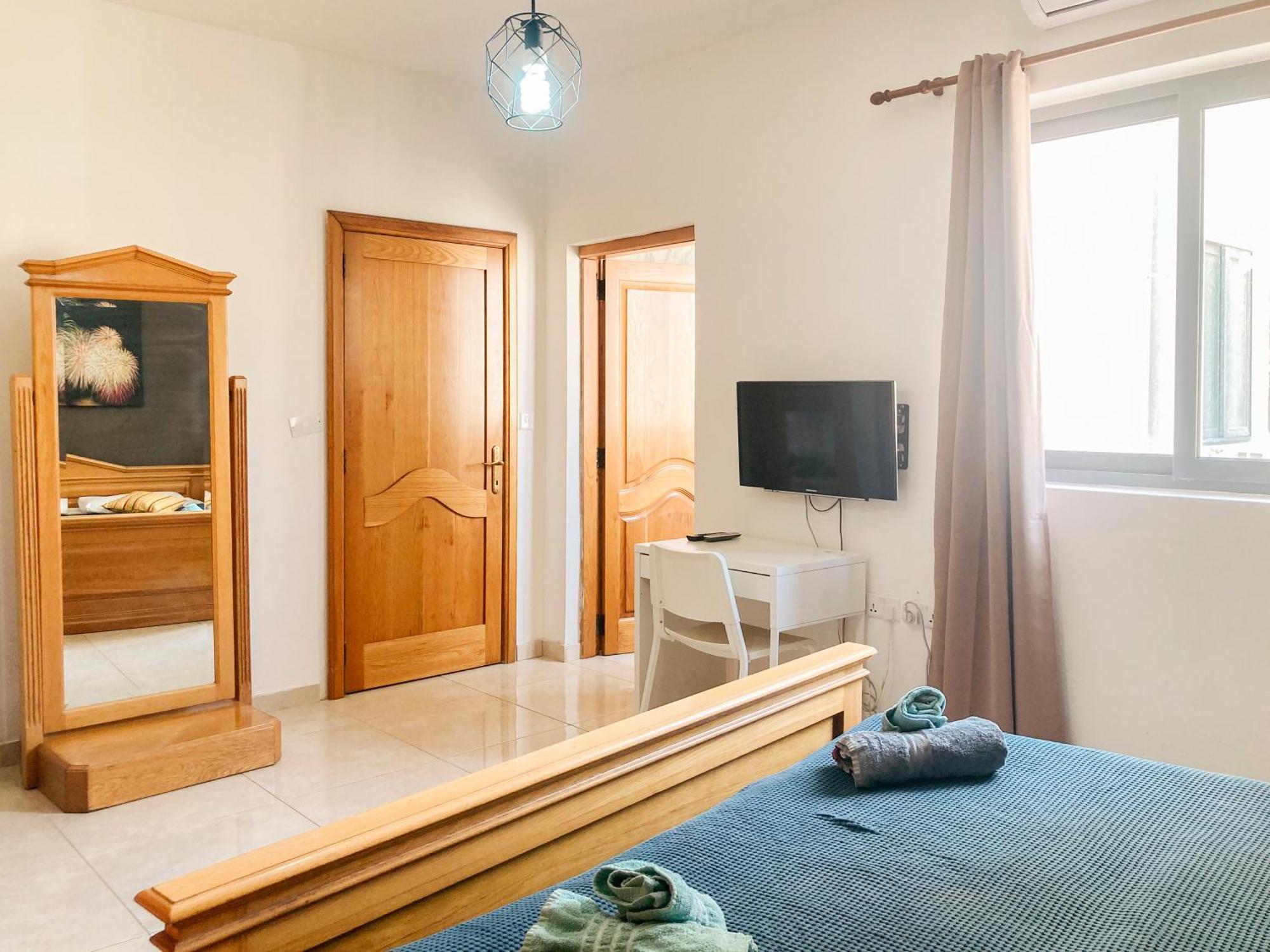 Xl Central Home - Sleeps 10 People Pieta Екстер'єр фото