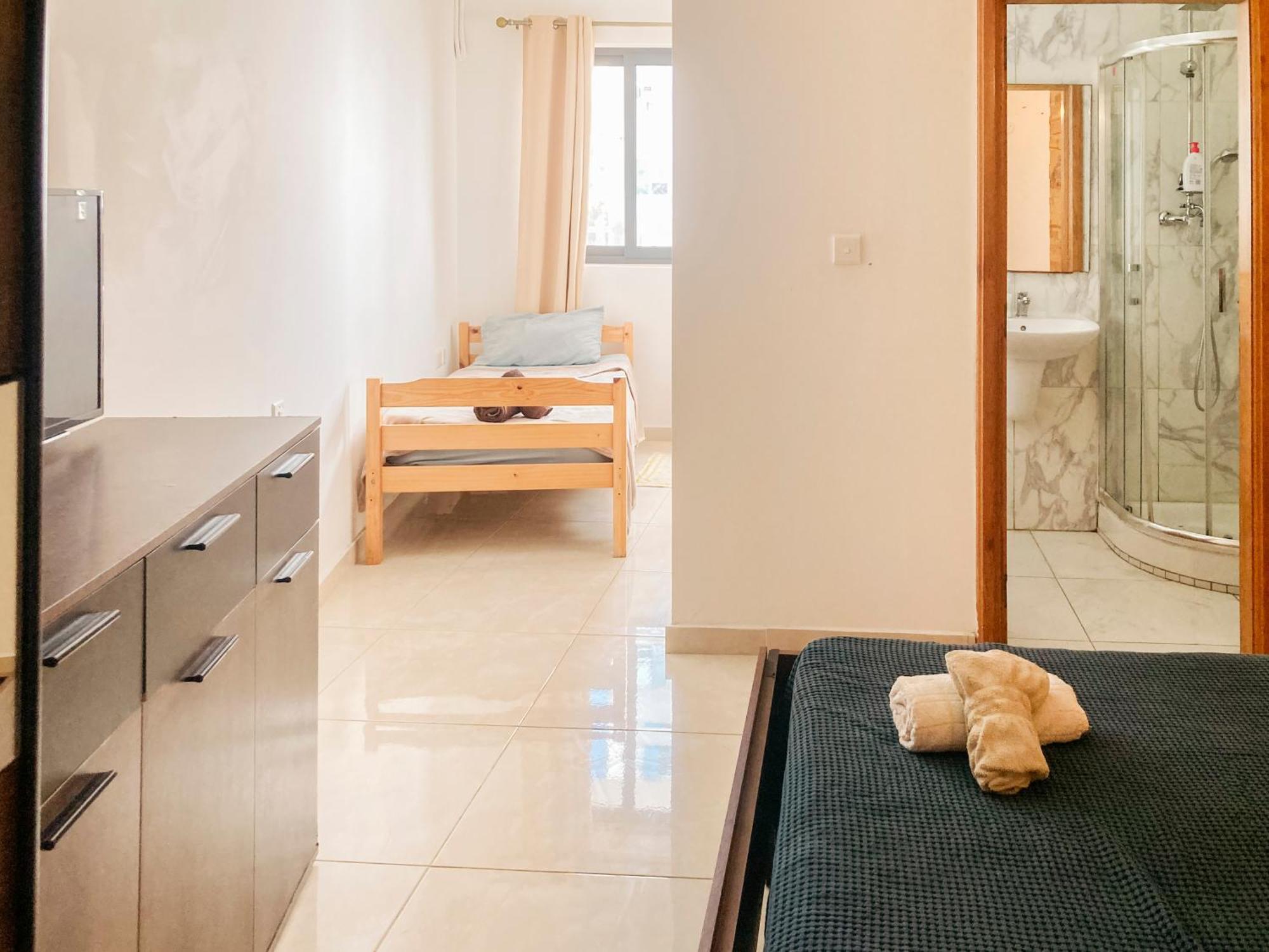 Xl Central Home - Sleeps 10 People Pieta Екстер'єр фото