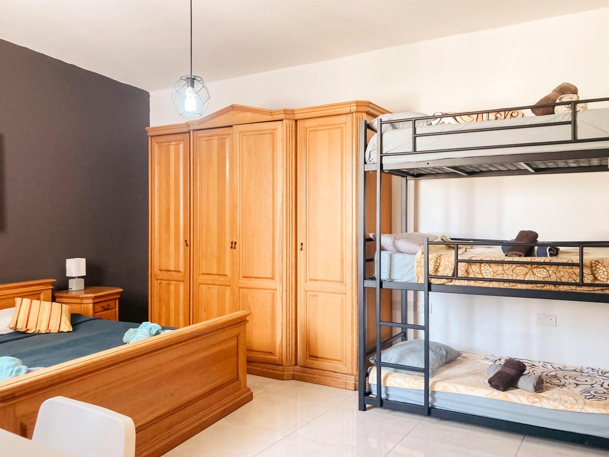 Xl Central Home - Sleeps 10 People Pieta Екстер'єр фото
