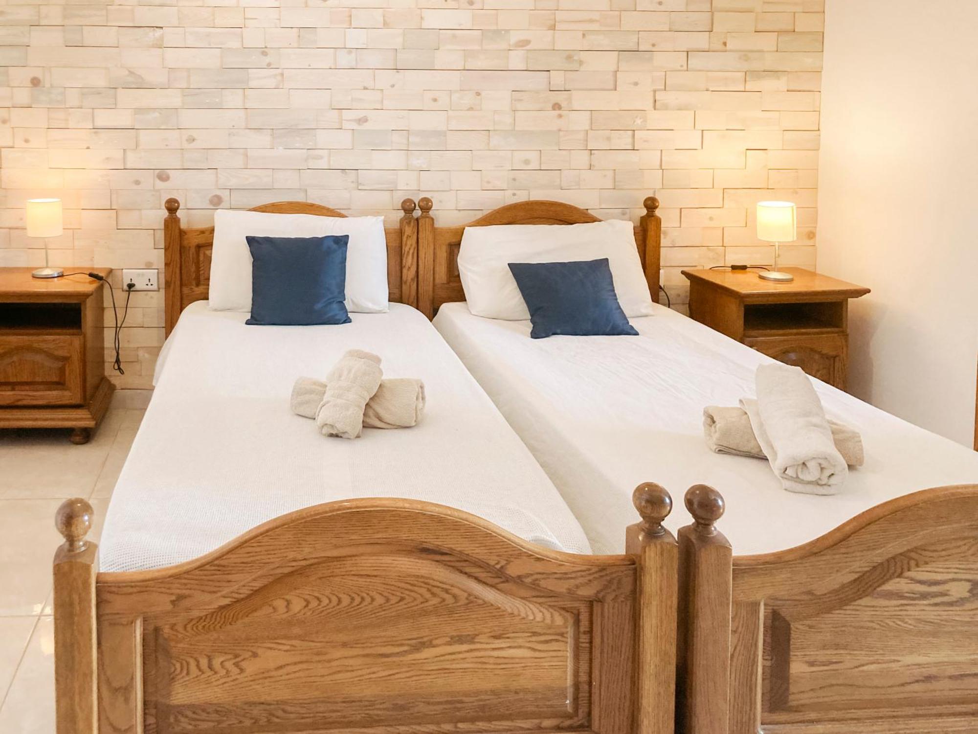 Xl Central Home - Sleeps 10 People Pieta Екстер'єр фото