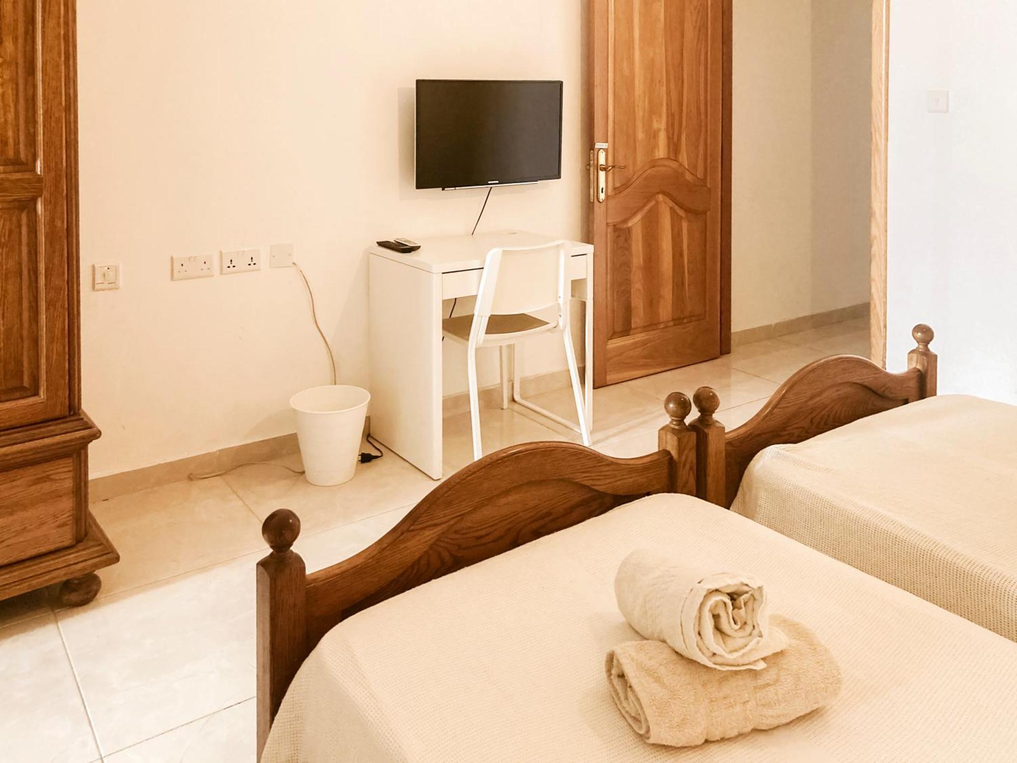Xl Central Home - Sleeps 10 People Pieta Екстер'єр фото