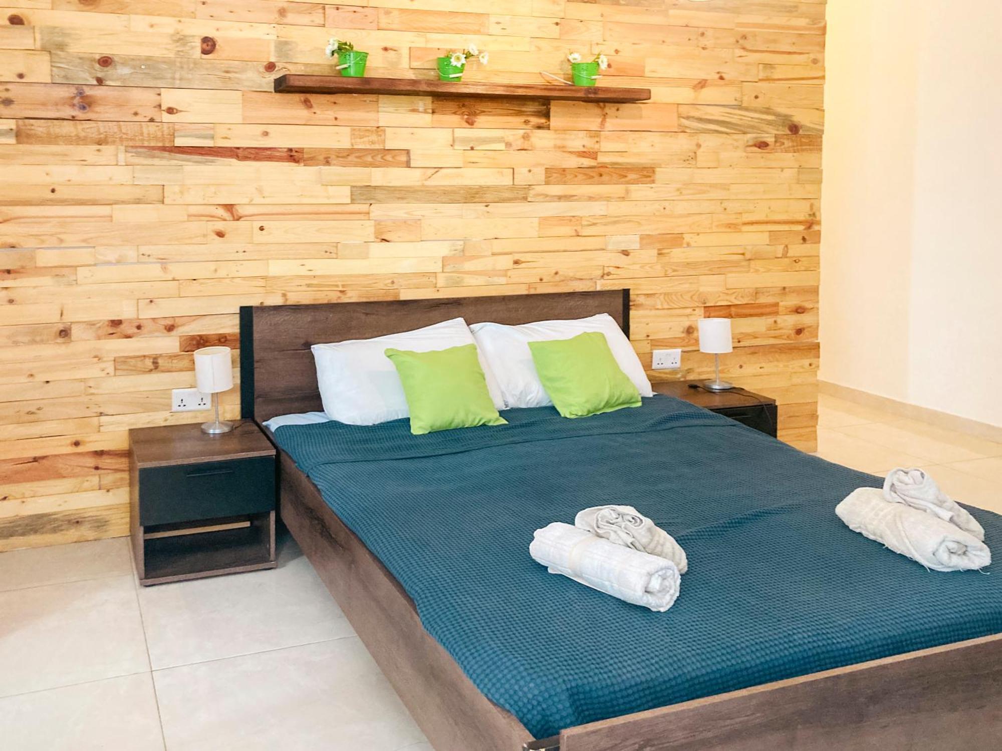 Xl Central Home - Sleeps 10 People Pieta Екстер'єр фото