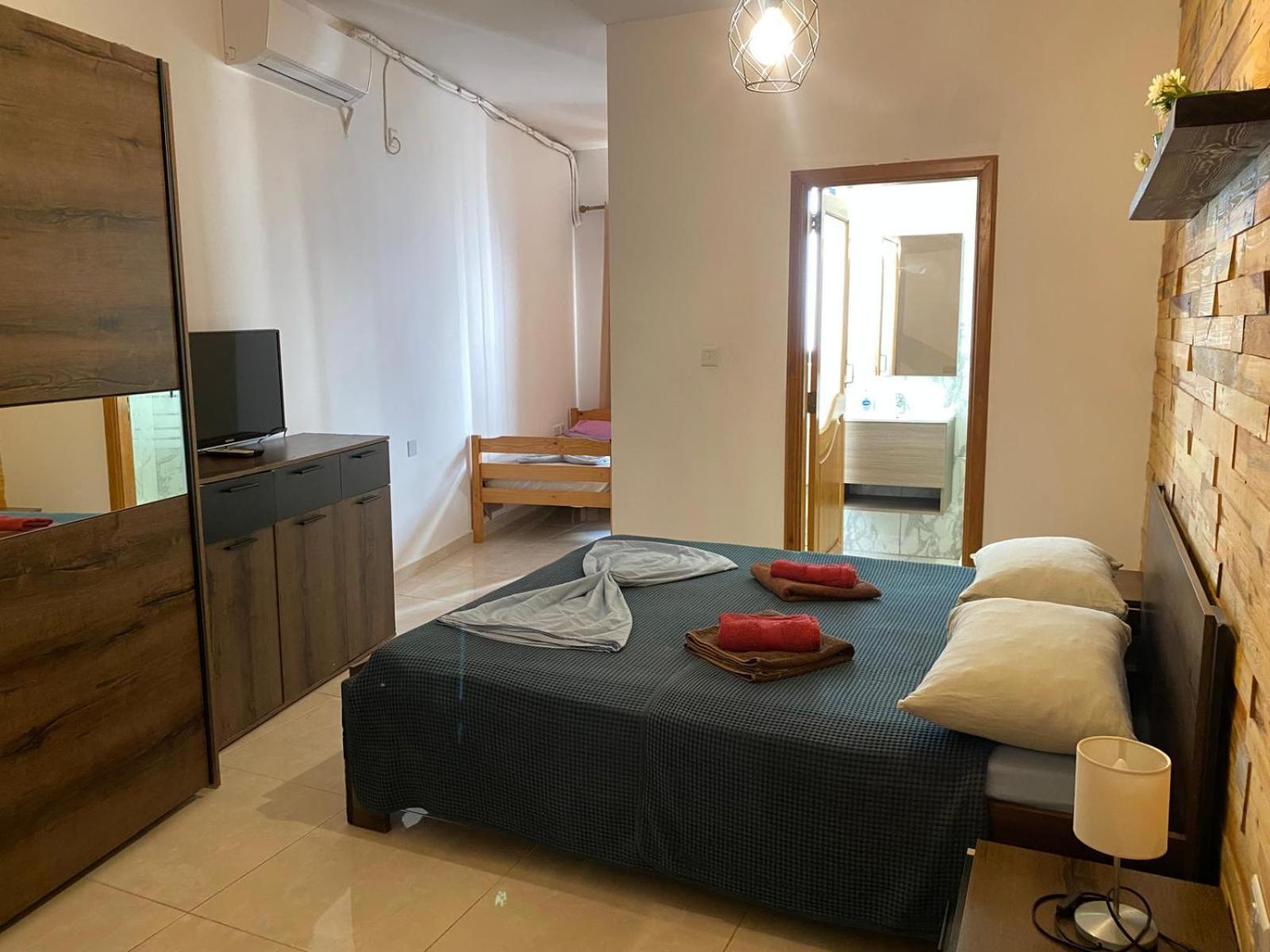 Xl Central Home - Sleeps 10 People Pieta Екстер'єр фото