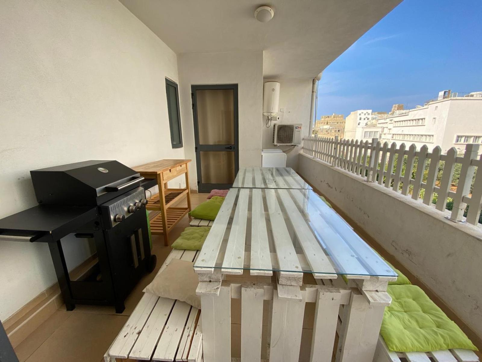 Xl Central Home - Sleeps 10 People Pieta Екстер'єр фото