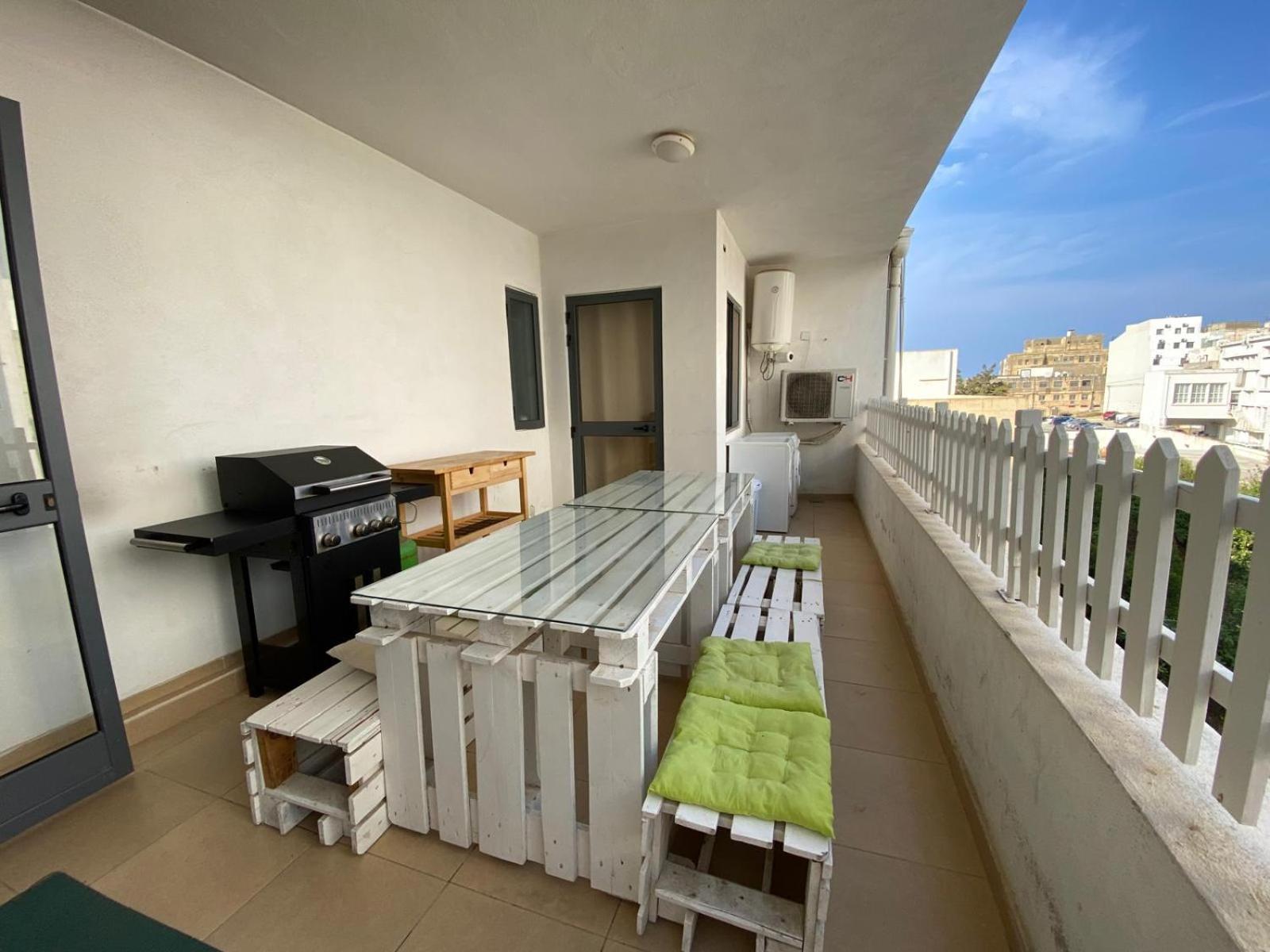 Xl Central Home - Sleeps 10 People Pieta Екстер'єр фото